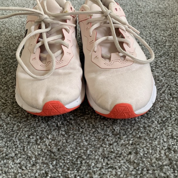 Peach and coral Nikes - Picture 4 of 6